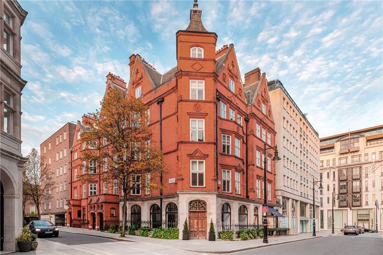 3 bedroom flat, Mount Street, Mayfair W1K - Available