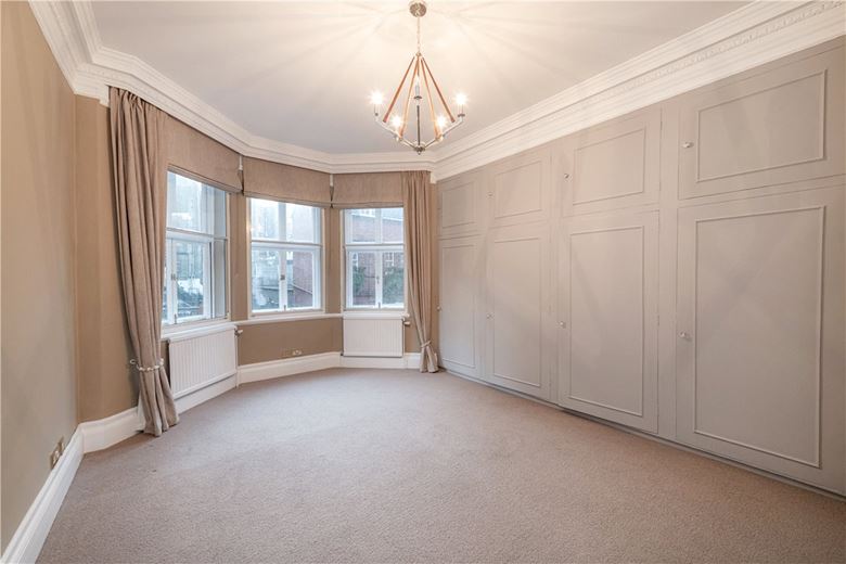 3 bedroom flat, Mount Street, Mayfair W1K - Available