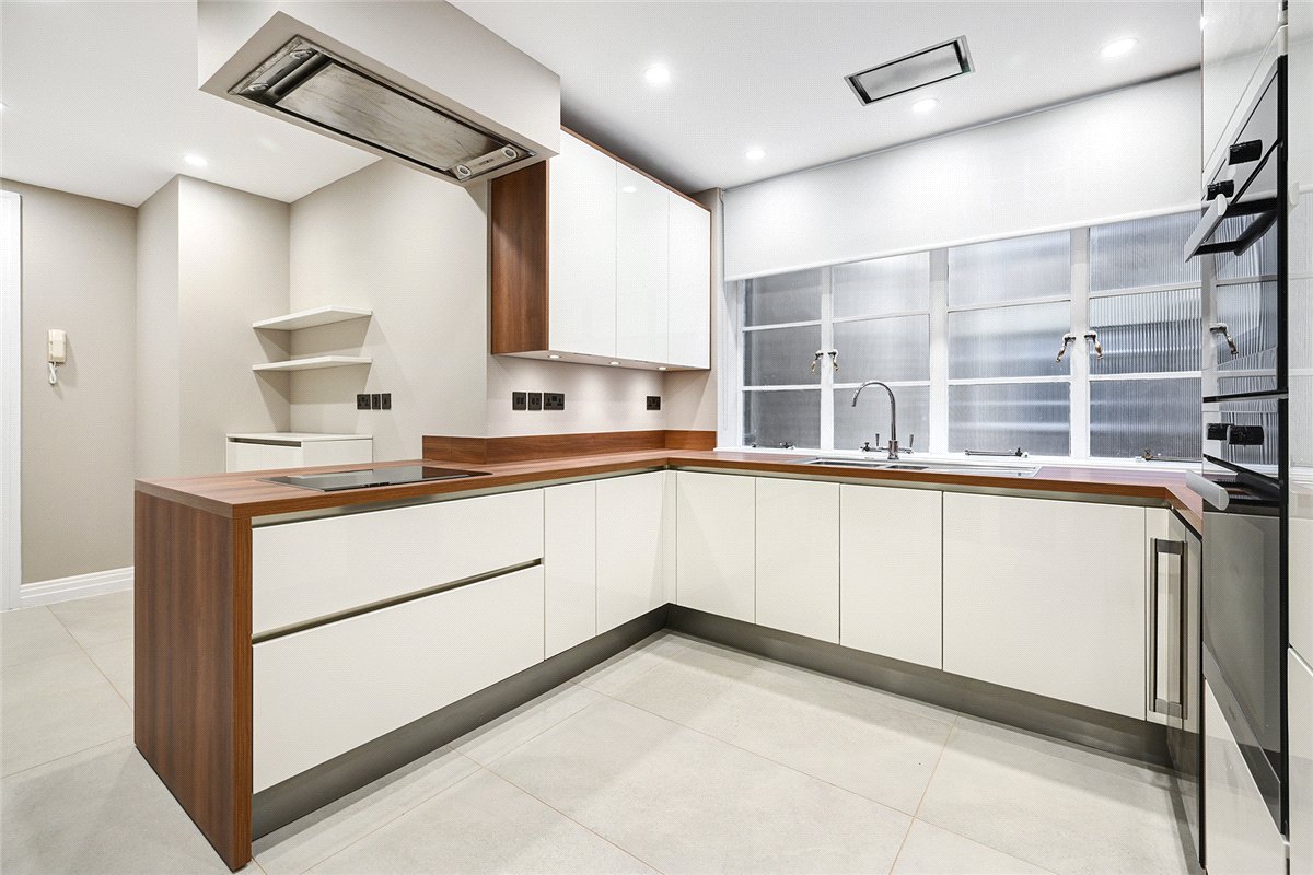 3 bedroom flat, Grosvenor Square, Mayfair W1K - Available