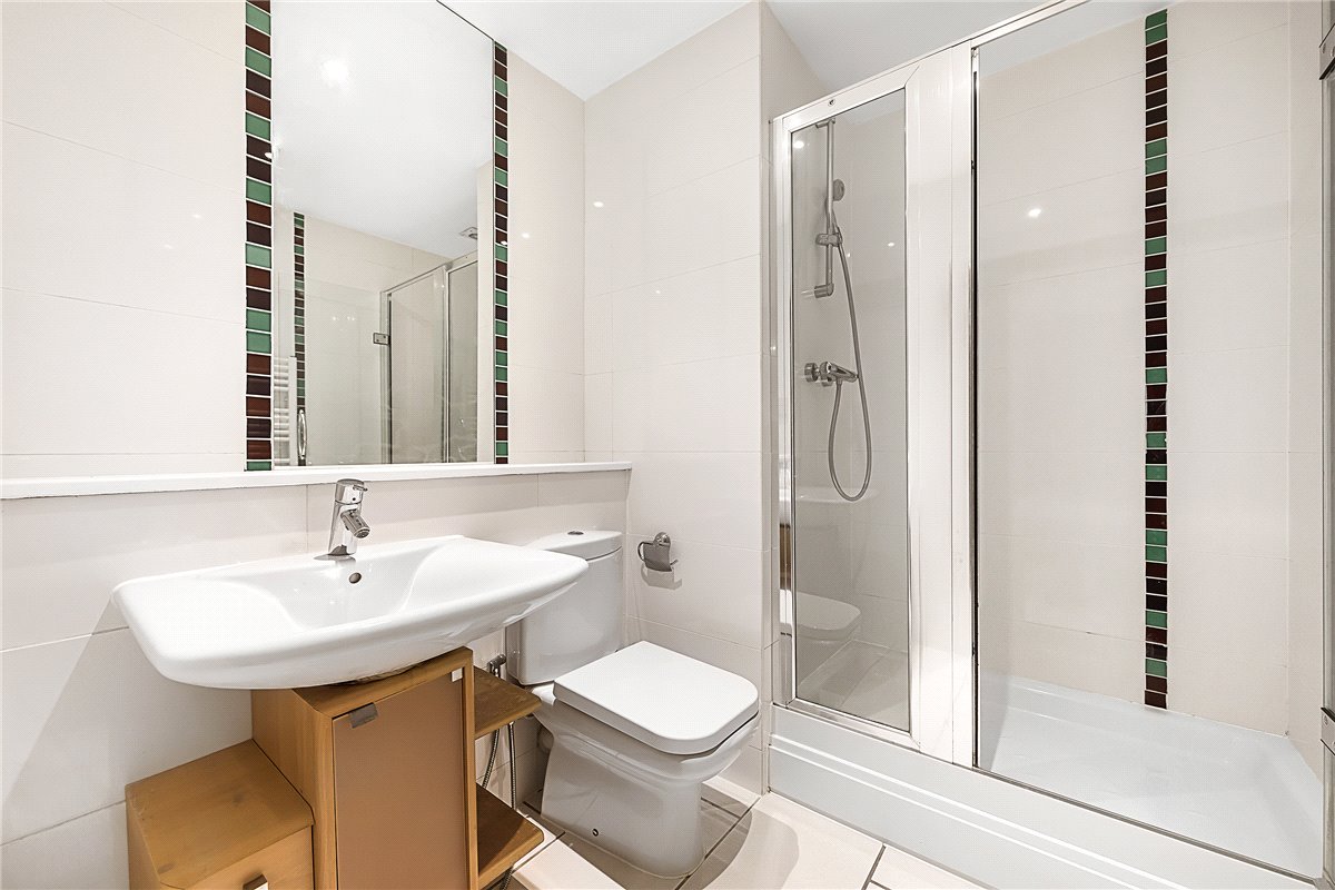 2 bedroom flat, Canal Boulevard, Camden NW1