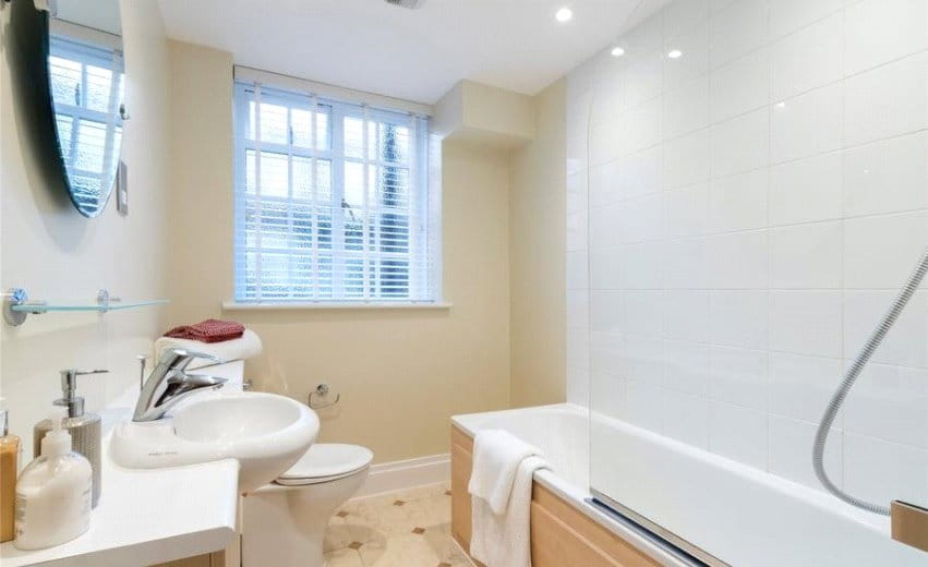 2 bedroom flat, Stafford Court, Kensington High Street W8 - Available