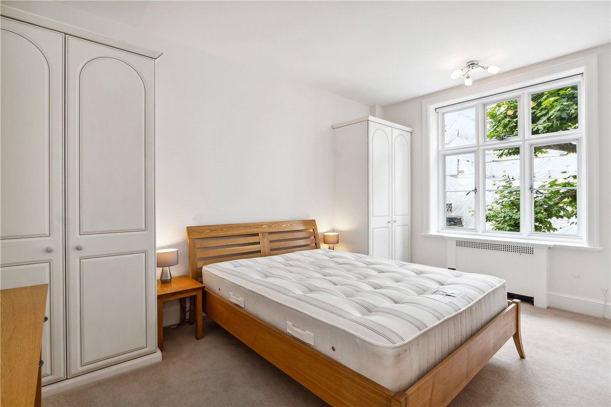 2 bedroom flat, Chesterfield Gardens, Mayfair W1J