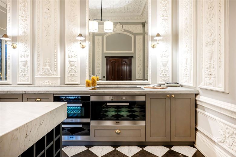 2 bedroom flat, Strand, Covent Garden WC2R - Available