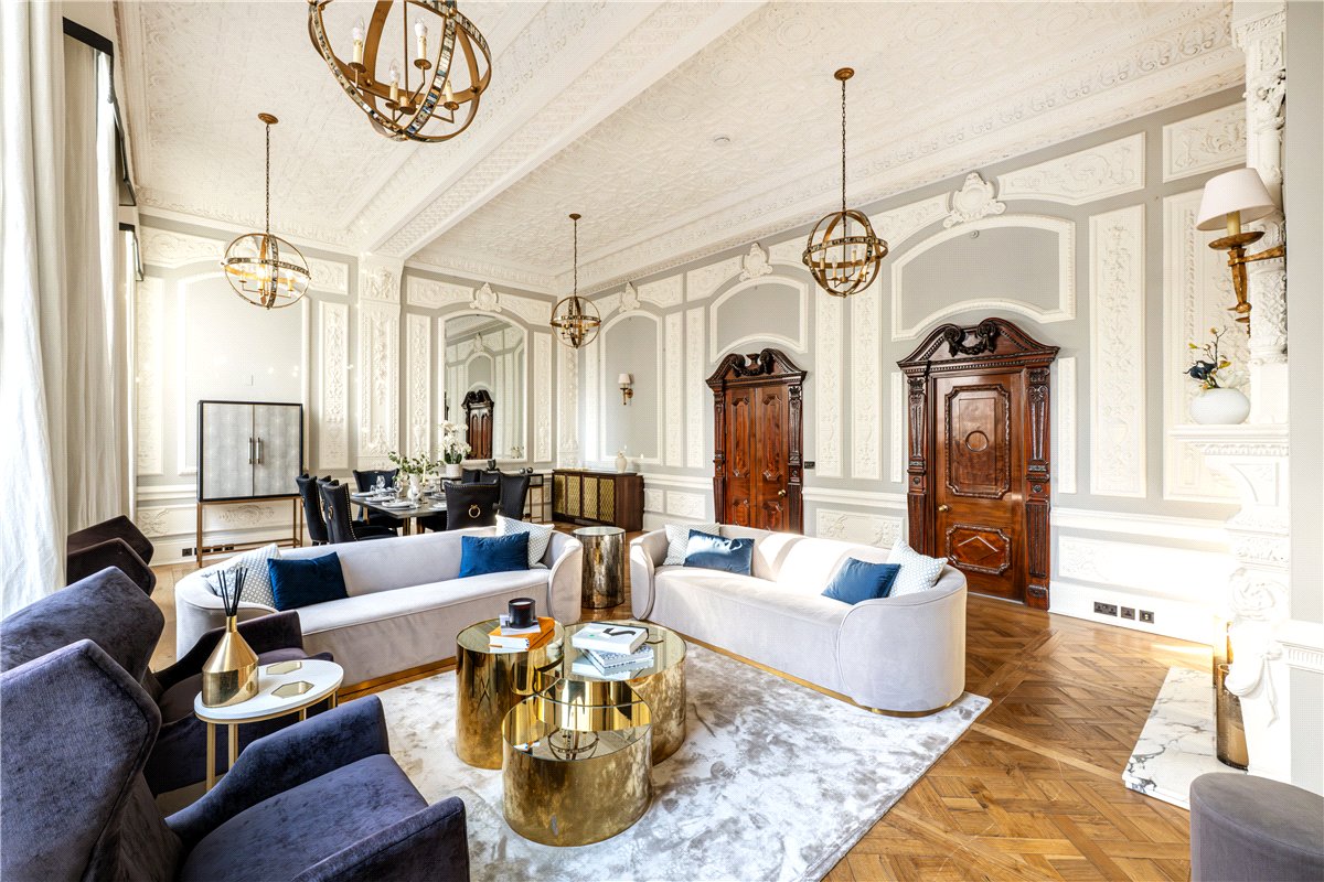 2 bedroom flat, Strand, Covent Garden WC2R - Available