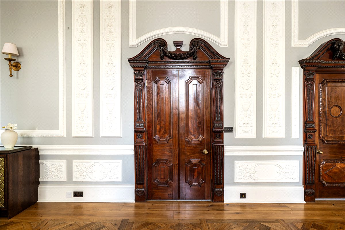 2 bedroom flat, Strand, Covent Garden WC2R - Available