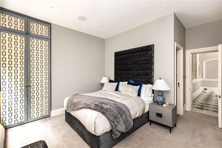 2 bedroom flat, Strand, Covent Garden WC2R - Available