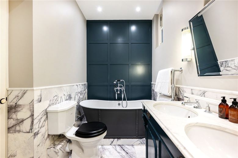 2 bedroom flat, Strand, Covent Garden WC2R - Available