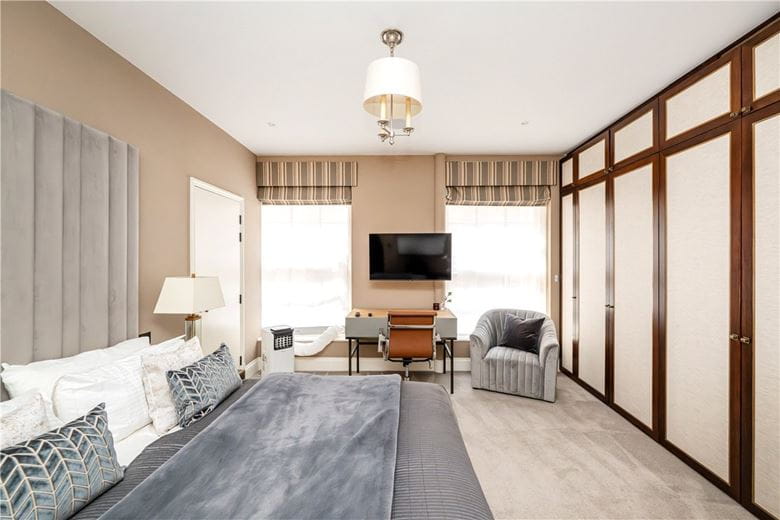 2 bedroom flat, Strand, Covent Garden WC2R - Available