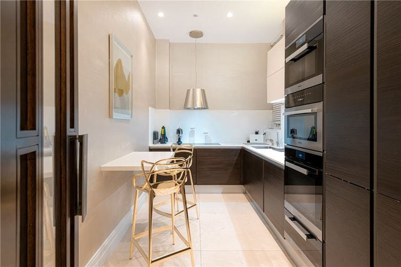 2 bedroom flat, Green Street, Mayfair W1K - Available