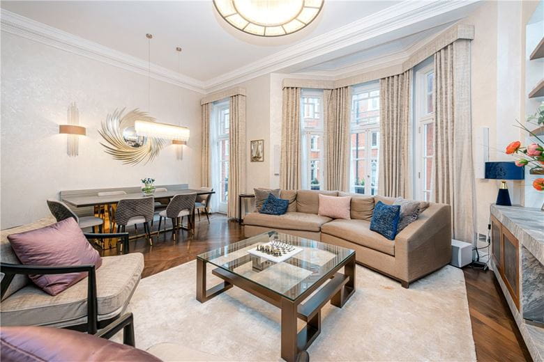 2 bedroom flat, Green Street, Mayfair W1K - Available