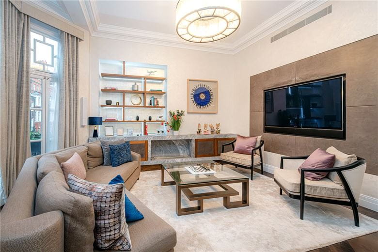 2 bedroom flat, Green Street, Mayfair W1K - Available