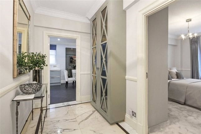 2 bedroom flat, South Audley Street, Mayfair W1K - Available