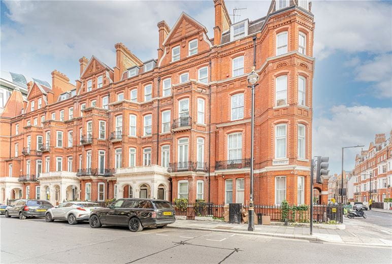 2 bedroom flat, Park Street, Mayfair W1K - Available