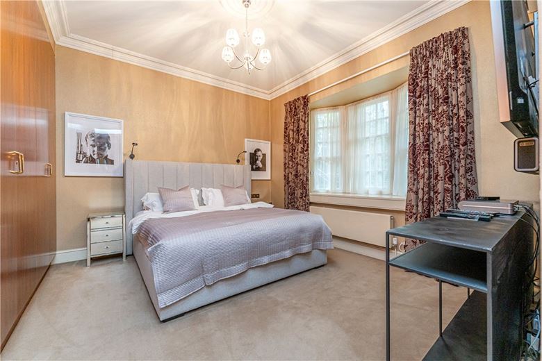 3 bedroom house, North Audley Street, London W1K - Available