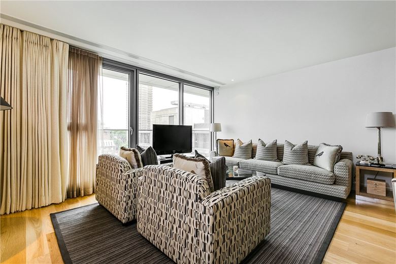 3 bedroom flat, Knightsbridge, London SW7 - Available