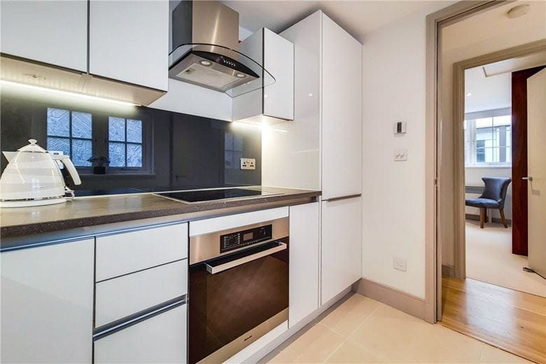 2 bedroom flat, Hertford Street, Mayfair W1J - Available