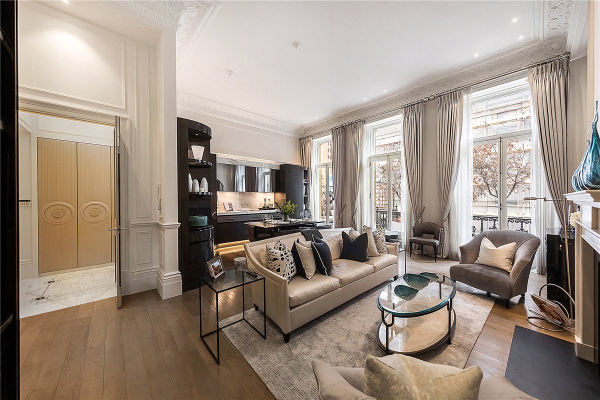 2 bedroom flat, Ennismore Gardens, Knightsbridge SW7 - Available