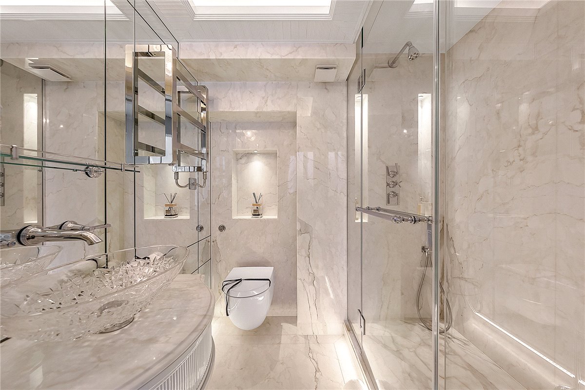 2 bedroom flat, Ennismore Gardens, Knightsbridge SW7 - Available