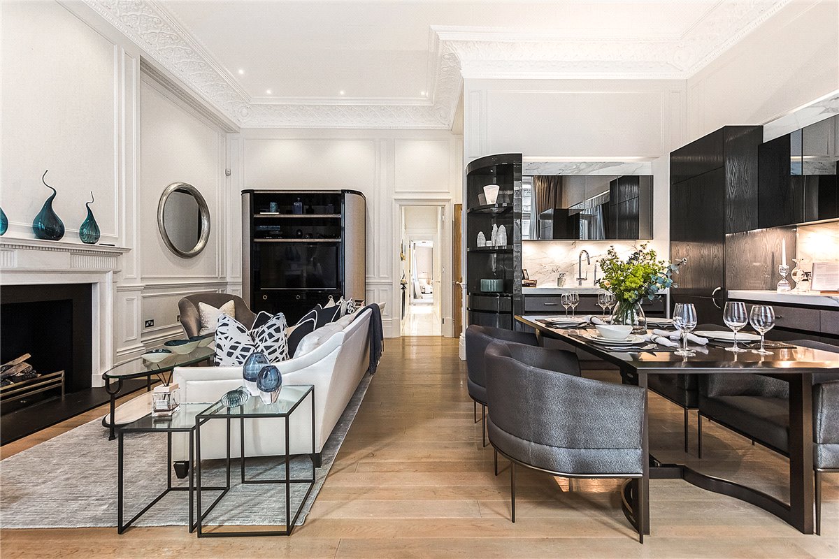 2 bedroom flat, Ennismore Gardens, Knightsbridge SW7 - Available