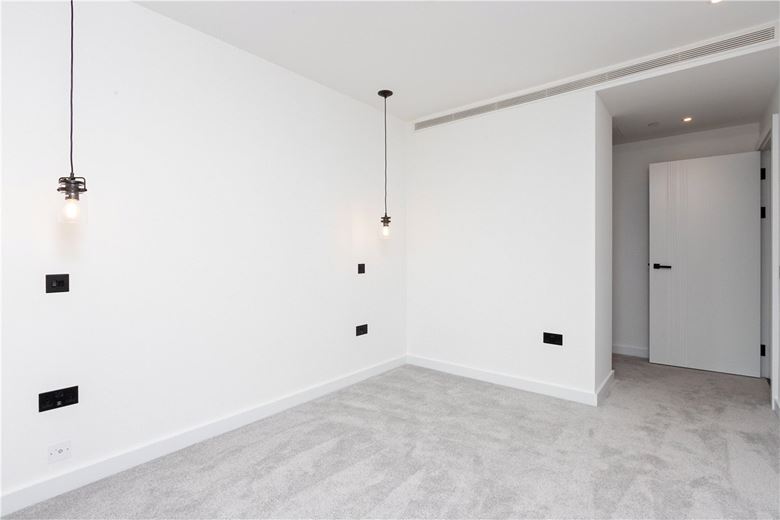 1 bedroom flat, Merino Gardens, London Dock E1W - Available