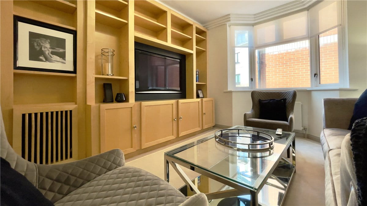 2 bedroom flat, Bourdon Street, Mayfair W1K - Available