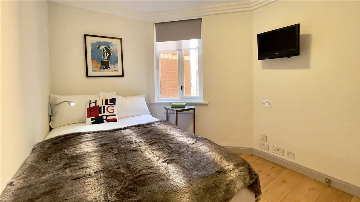 2 bedroom flat, Bourdon Street, Mayfair W1K - Available