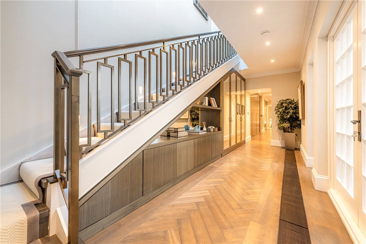 4 bedroom flat, Upper Brook Street, Mayfair W1K