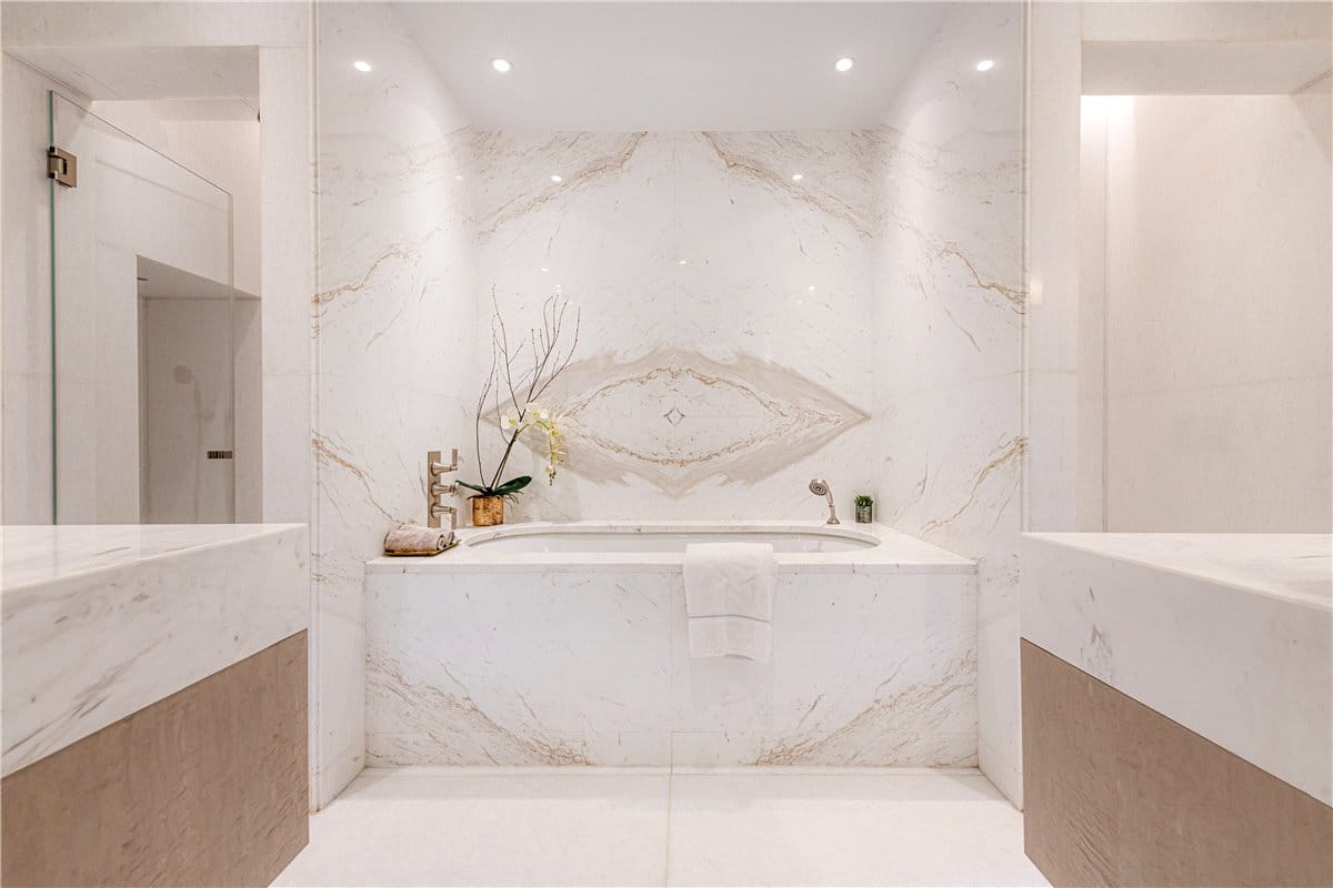 4 bedroom flat, Upper Brook Street, Mayfair W1K