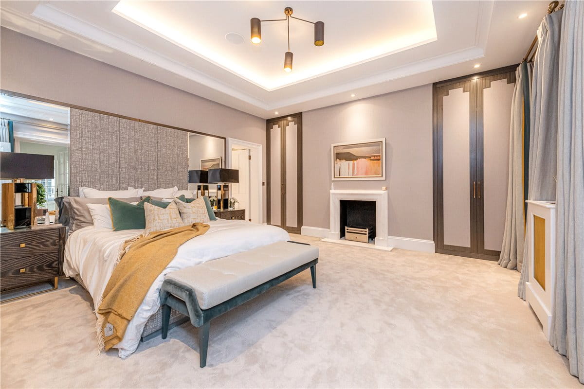 4 bedroom flat, Upper Brook Street, Mayfair W1K
