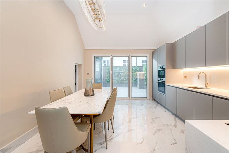 4 bedroom flat, Duke Street, Mayfair W1K - Available