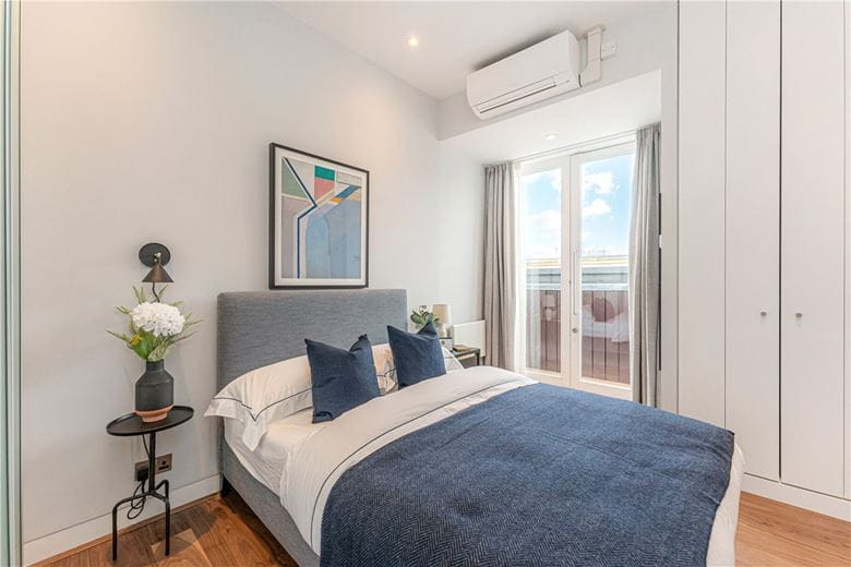 2 bedroom flat, Market Place, Soho W1W - Available