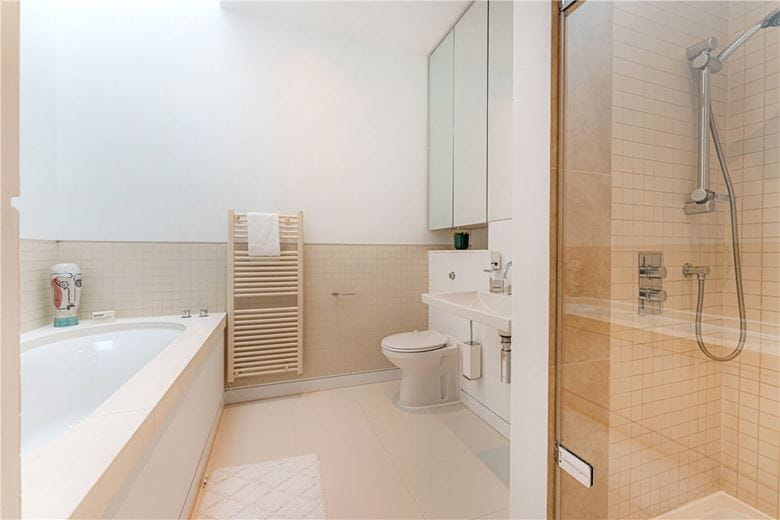 2 bedroom flat, Market Place, Soho W1W - Available