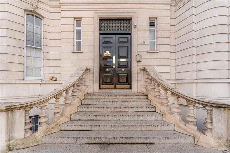 2 bedroom flat, Grosvenor Gardens, Belgravia SW1W - Available