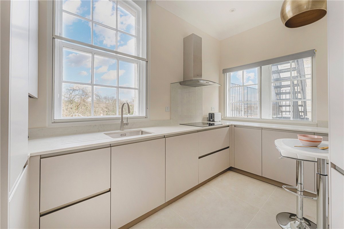 2 bedroom flat, Grosvenor Gardens, Belgravia SW1W - Available