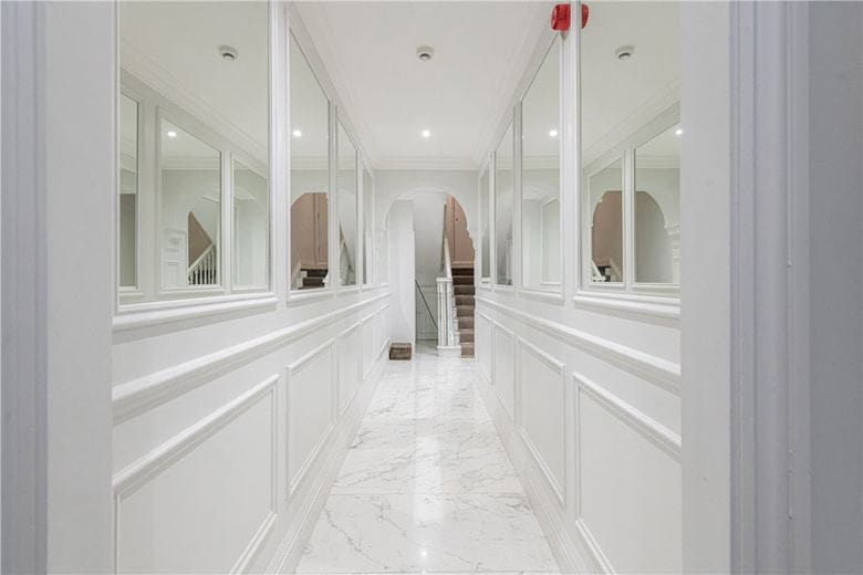 3 bedroom maisonette, South Molton Street, Mayfair W1K - Available