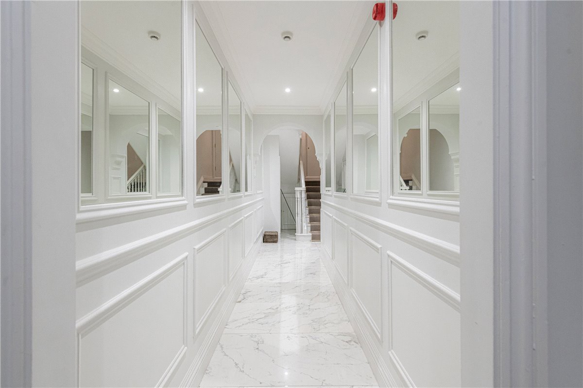 3 bedroom maisonette, South Molton Street, Mayfair W1K - Available