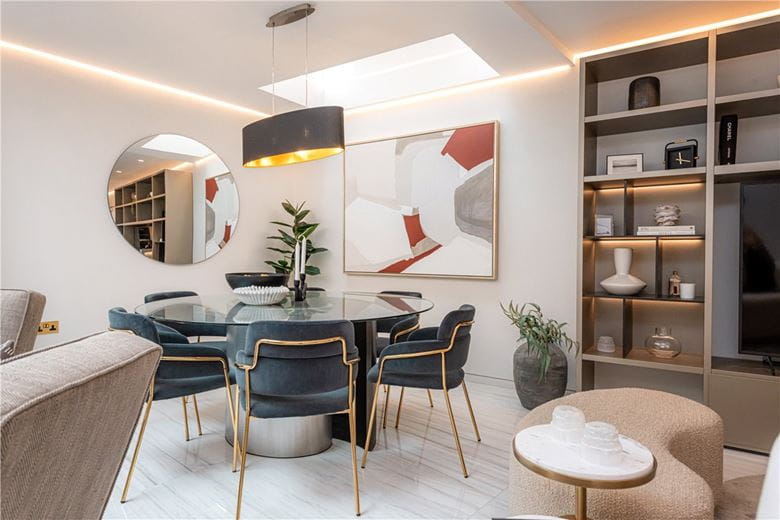 3 bedroom maisonette, South Molton Street, Mayfair W1K - Available