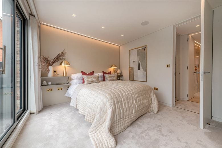 3 bedroom maisonette, South Molton Street, Mayfair W1K - Available