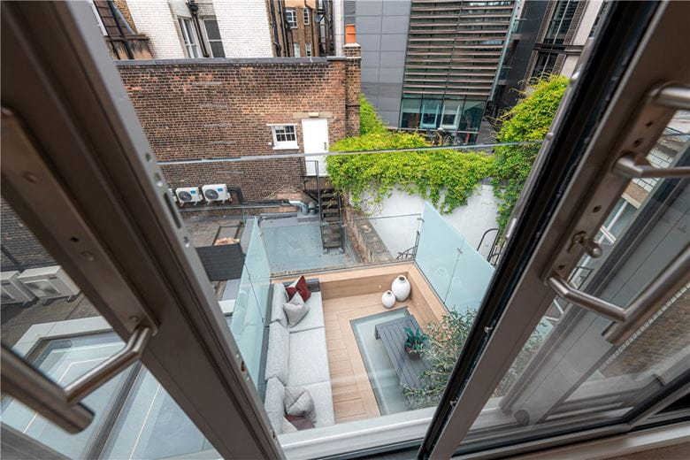3 bedroom maisonette, South Molton Street, Mayfair W1K - Available