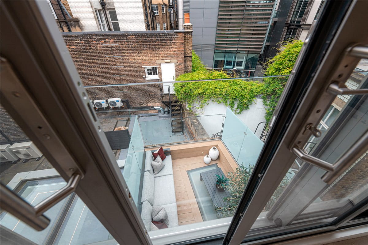 3 bedroom maisonette, South Molton Street, Mayfair W1K - Available