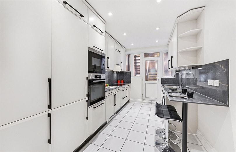 3 bedroom flat, Stafford Court, Kensington High Street W8 - Available