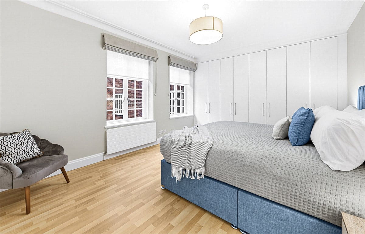 3 bedroom flat, Stafford Court, Kensington High Street W8 - Available