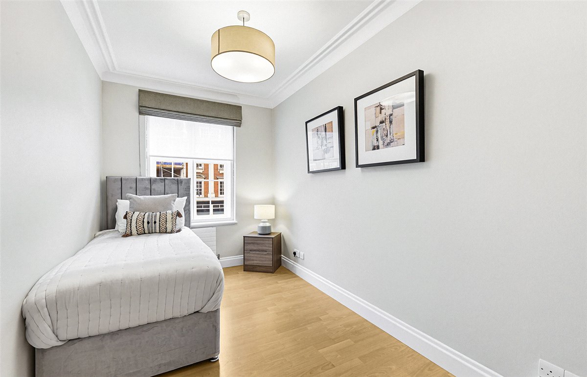 3 bedroom flat, Stafford Court, Kensington High Street W8 - Available