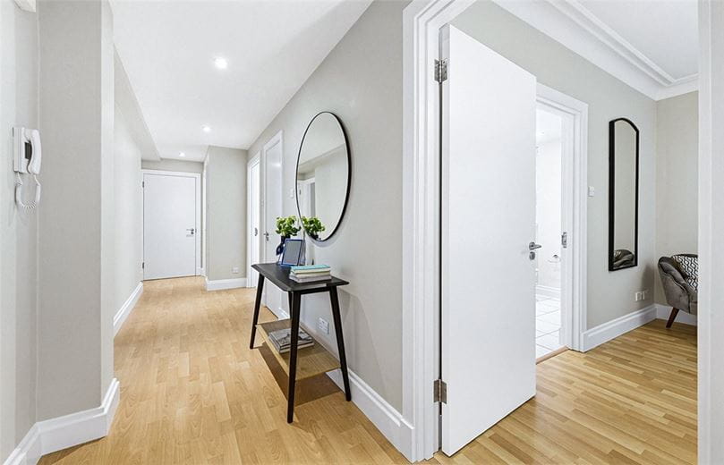 3 bedroom flat, Stafford Court, Kensington High Street W8 - Available