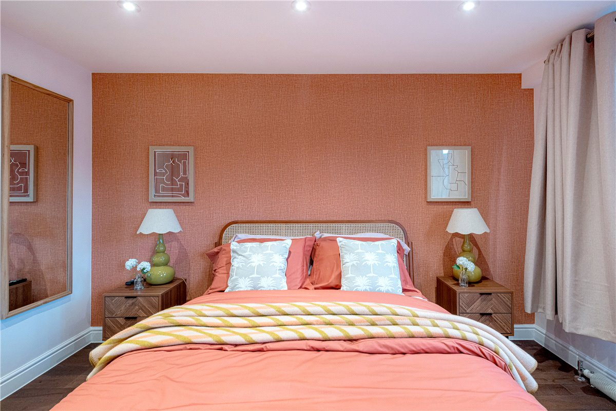 2 bedroom flat, Curzon Street, Mayfair W1J - Available