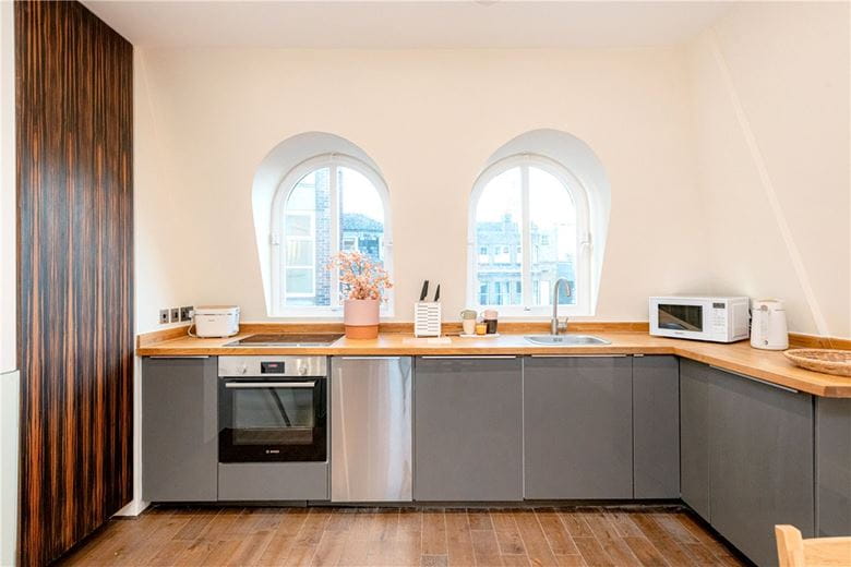 2 bedroom flat, Curzon Street, Mayfair W1J - Available