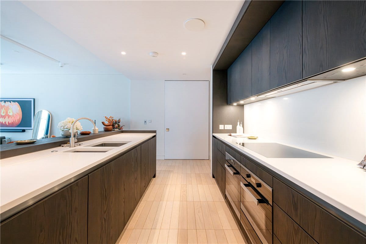 3 bedroom flat, Cork Street, Mayfair W1S - Available