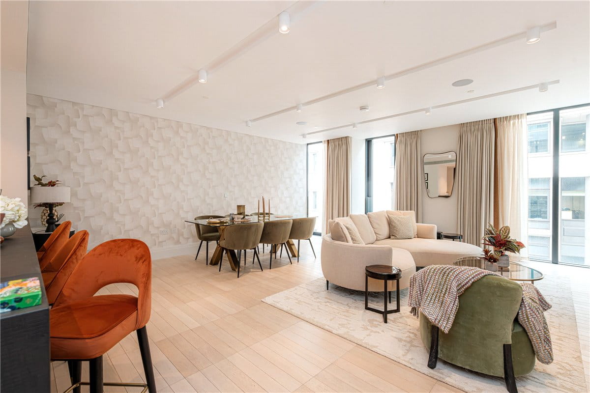 3 bedroom flat, Cork Street, Mayfair W1S - Available