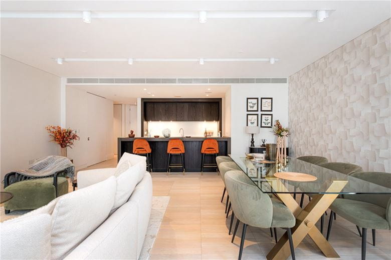 3 bedroom flat, Cork Street, Mayfair W1S - Available