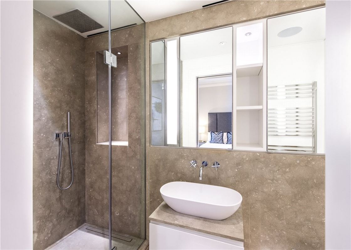 3 bedroom flat, Duke Street, Mayfair W1K - Available